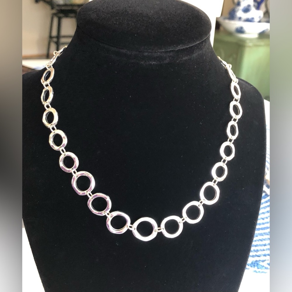 Liz Claiborne Silver Tone Circle Links Necklace - Picture 6 of 6
